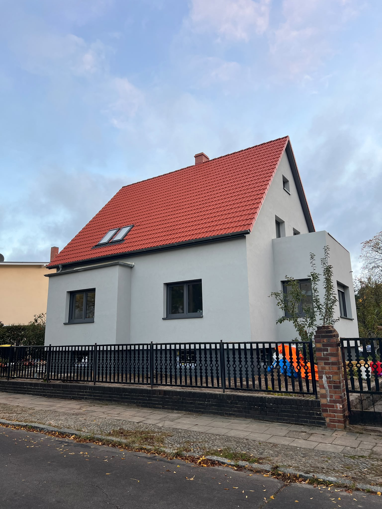 Wohnhaus nach ausgeführten Dacharbeiten